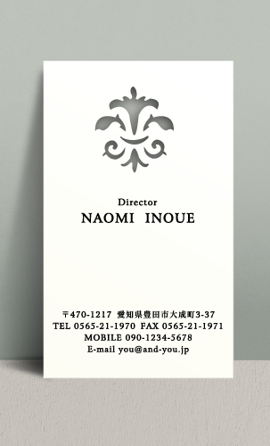 女性に人気のおしゃれな型抜き名刺デザイン NI-PA-007