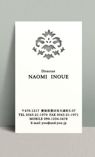 女性に人気のおしゃれな型抜き名刺デザイン NI-PA-308