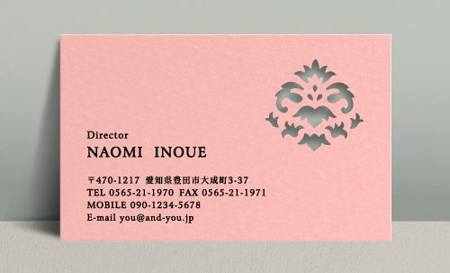 女性に人気のおしゃれな型抜き名刺デザイン NI-PA-757
